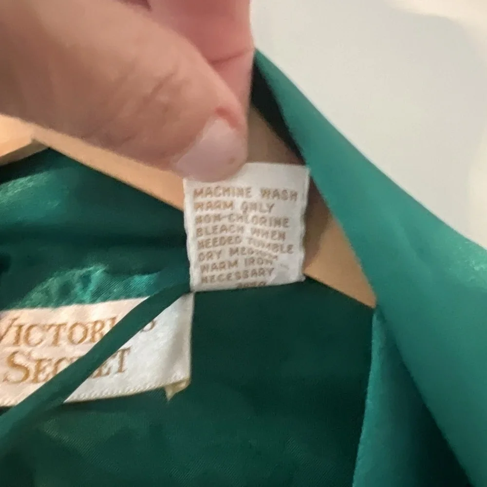 Vintage‎ 1980s Victoria Secret Gold label Emerald Green Satin Robe One Size